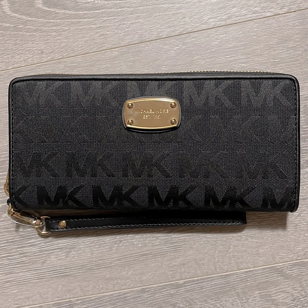 NWT Michael Kors wristlet wallet